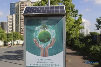 Thùng rác công nghệ pin mặt trời trên đường phố Hà Nội