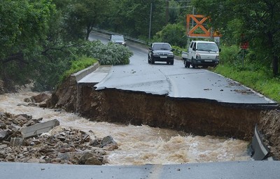 Hàn Quốc: Mưa lớn gây lũ lụt và sạt lở đất khiến 5 người thiệt mạng