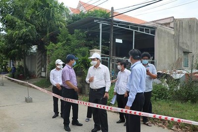 Chủ tịch Đà Nẵng kiểm tra công tác phòng chống dịch ở các điểm nóng