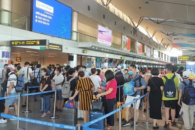 Gần 1.700 du khách đăng ký rời Đà Nẵng
