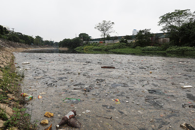 Sông Đáy - sông Nhuệ đang “oằn mình” gánh nước thải ô nhiễm