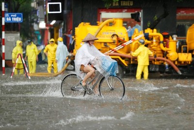 Hà Nội: Kết hợp nhiều giải pháp để khắc phục tình trạng ngập lụt
