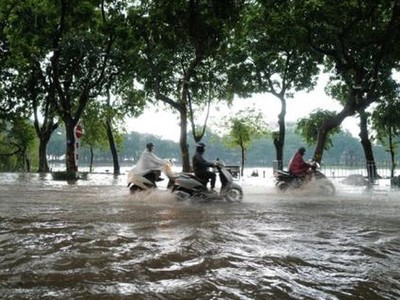 Hà Nội mới mưa lớn đã ngập nặng, đâu là giải pháp?