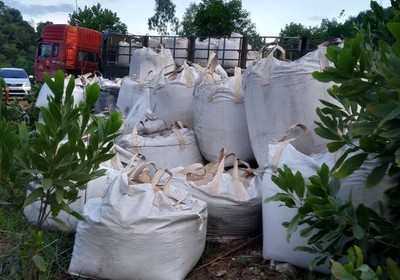 Thanh Hóa: Hàng chục tấn chất thải lạ từ nơi khác đổ trộm vào