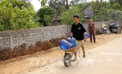 Quảng Bình: Đưa nước sạch miễn phí cho bà con vùng hạn mặn