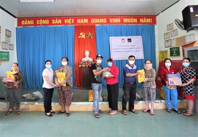 Đà Nẵng: P.Tam Thuận trao quà cho người khó khăn trong dịch Covid-19