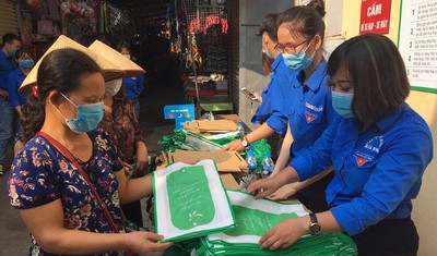 Chung tay chống rác thải nhựa tại chợ dân sinh trên địa bàn Hà Nội