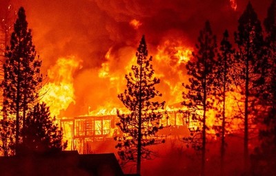 Bầu trời Mỹ đỏ rực do cháy rừng, Oregon ban bố tình trạng khẩn cấp