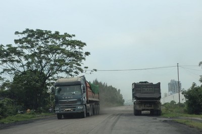Ninh Bình: Hàng loạt xe chở than, quá tải tàn phá hạ tầng giao thông
