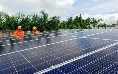 Ồ ạt sản xuất điện mặt trời, rác thải pin mặt trời sẽ về đâu?