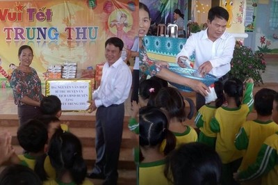 Chủ tịch huyện Tuy Đức tặng quà Trung thu cho học sinh vùng biên