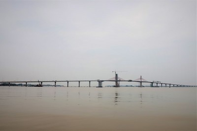 Hợp long cầu Cửa Hội nối 2 tỉnh Nghệ An - Hà Tĩnh
