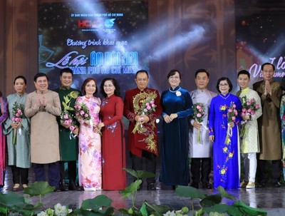 Đắm say cùng “Đêm nguồn cội” của NTK Việt Hùng trong Lễ hội Áo dài