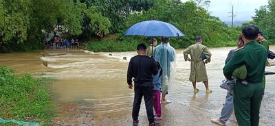 Thanh Hóa: Dũng cảm lao xuống dòng sông cứu học sinh bị nước lũ cuốn