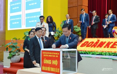 Nghệ An: ĐH Đảng bộ tỉnh quyên góp ủng hộ đồng bào khắc phục mưa lũ
