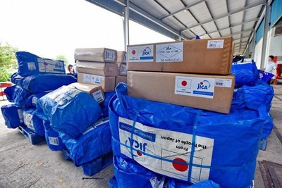 Nhật Bản hỗ trợ Thừa Thiên - Huế 50 máy lọc nước & 250 tấm trải nhựa