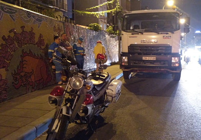 Hà Nội: Xử phạt vi phạm hành chính 12 xe ô tô chở rác vi phạm