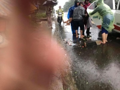 Gia Lai: Nạn nhân bị tường sập đè khi tránh mưa đã tử vong