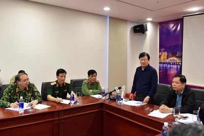 Phó Thủ tướng Trịnh Đình Dũng họp gấp trước lúc bão số 9 đổ bộ