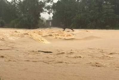Nghệ An: Thủy điện đồng loạt xả lũ, hàng ngàn nhà dân bị ngập sâu
