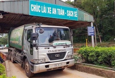 Phân luồng, giám sát xe chở rác thải đến khu xử lý Nam Sơn