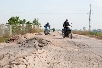 Đường gom cao tốc Bắc Giang-Lạng Sơn:Vừa đi vào sử dụng đã xuống cấp