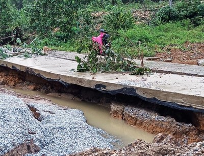 Quảng Nam: Sau mưa bão xuất hiện nhiều vết nứt núi kéo dài
