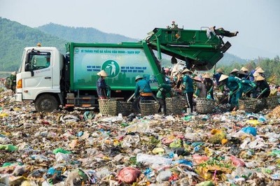 Gian truân đi tìm công nghệ xử lý chất thải ở Việt Nam