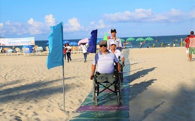 Đà Nẵng đầu tư 11 tỷ mở 24 lối xuống bãi biển cho người khuyết tật