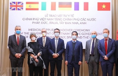 Việt Nam đoàn kết với quốc tế ứng phó đại dịch COVID-19