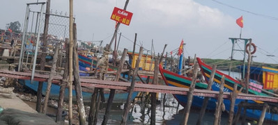 Nghệ An: Ô nhiễm nghiêm trọng tại cảng cá Lạch Vạn