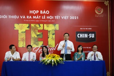 Xem Tết, Ăn Tết, Chơi Tết và Chợ Tết qua Lễ hội Tết Việt