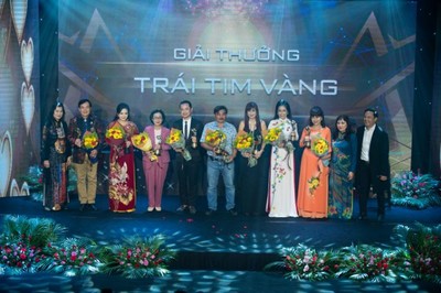 Danh ca Giao Linh, Thái Châu trao giải Chim Én 2020