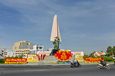 Bình Thuận: Công nhân môi trường chỉnh trang đô thị đón Tết 2021