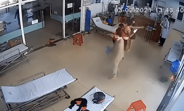 Quảng Nam: Bệnh nhân đánh bác sĩ vì bị nhắc nhở không đeo khẩu trang