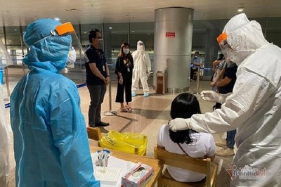 TP.HCM : Hai nhân viên sân bay Tân Sơn Nhất nghi mắc COVID-19