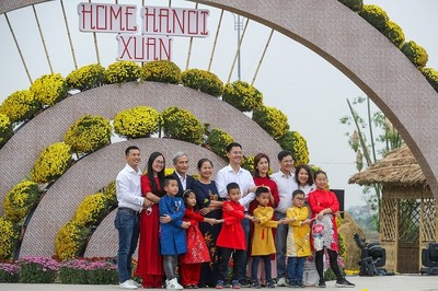 Tìm về bản nguyên Tết Việt với đường hoa xuân ở khu đô thị Splendora