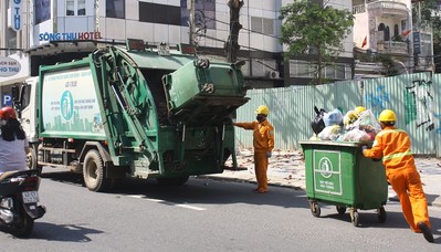 Đà Nẵng: Cảm động công nhân môi trường 'đón Tết' ở bãi rác