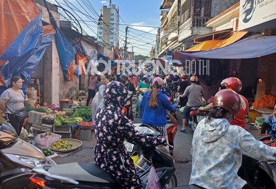 Nghệ An: “Biến” đường thành chợ, thu phí trái phép ở chợ Ga Vinh?