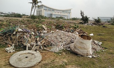 Đà Nẵng: Nhếch nhác rác thải và xà bần “đổ trộm” vào đất dự án