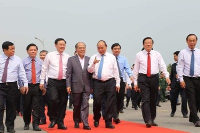 Thủ tướng Nguyễn Xuân Phúc dự Lễ thông xe cầu Cửa Hội