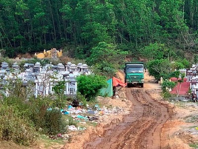 Đà Nẵng: Khai thác đất trái phép khu vực nghĩa trang Hòa Sơn