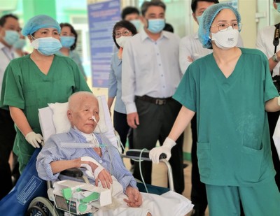 Tin vui: Đà Nẵng công bố ca Covid-19 nặng nhất Việt Nam đã khỏi bệnh