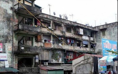 Người dân sống trong chung cư cũ: 'Ở Hà Nội mà khổ hơn cả miền núi'