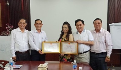 Chủ tịch UBND tỉnh Bến Tre tặng bằng khen cho chủ KDL Đại Nam