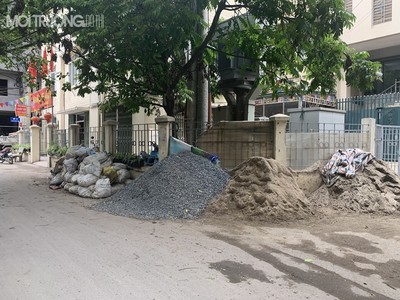 Tây Hồ: 'Ma trận' ngổn ngang trên con phố nhỏ Võng Thị