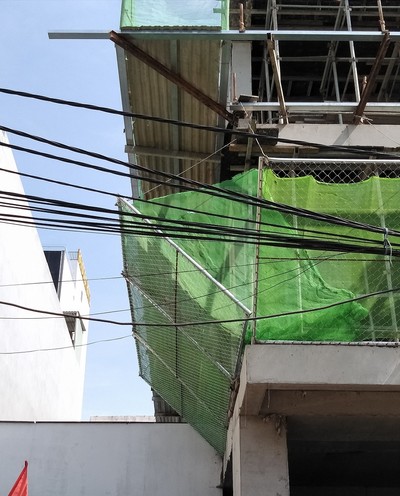 Đà Nẵng: Xử phạt chủ đầu tư công trình 8 tầng “uy hiếp” nhà liền kề