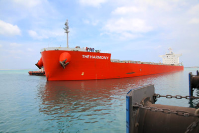 Tàu Harmony Hòa Phát chở 80.000 tấn than đầu tiên cập cảng Dung Quất