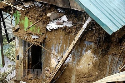 Lào Cai: Lũ ống bất ngờ đổ về trong đêm khiến ít nhất 3 người chết