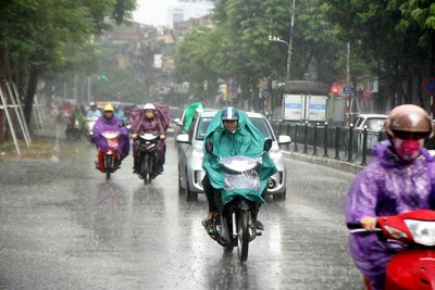 Dự báo thời tiết ngày 4/5: Hà Nội ngày nắng nóng, đêm mưa to